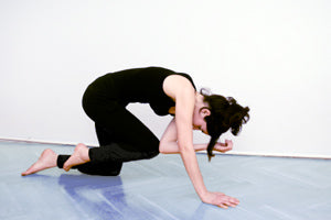How to Do Balancing Table Knee-to-Nose in Yoga