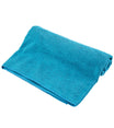 Everyday Yoga's Peacock Yoga Hand Towel is a vibrant blue towel designed for yoga practice. Made from absorbent material, it provides grip and comfort during workouts. Ideal for enhancing your yoga sessions, this towel is both functional and stylish.