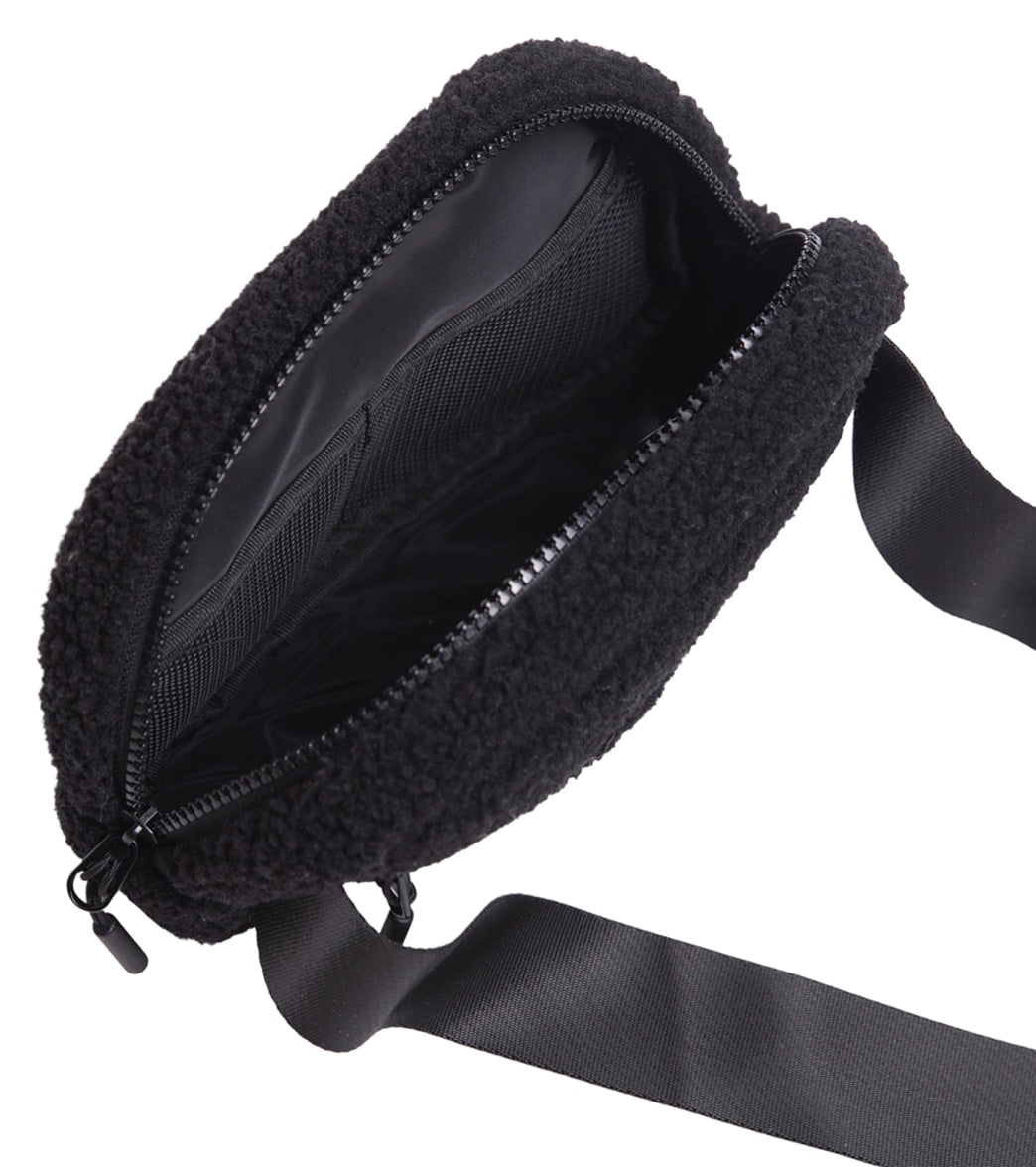 Vooray Quinn Belt Bag at YogaOutlet.com – EverydayYoga.com Vooray Quinn Belt Bag at YogaOutlet.com – EverydayYoga.com