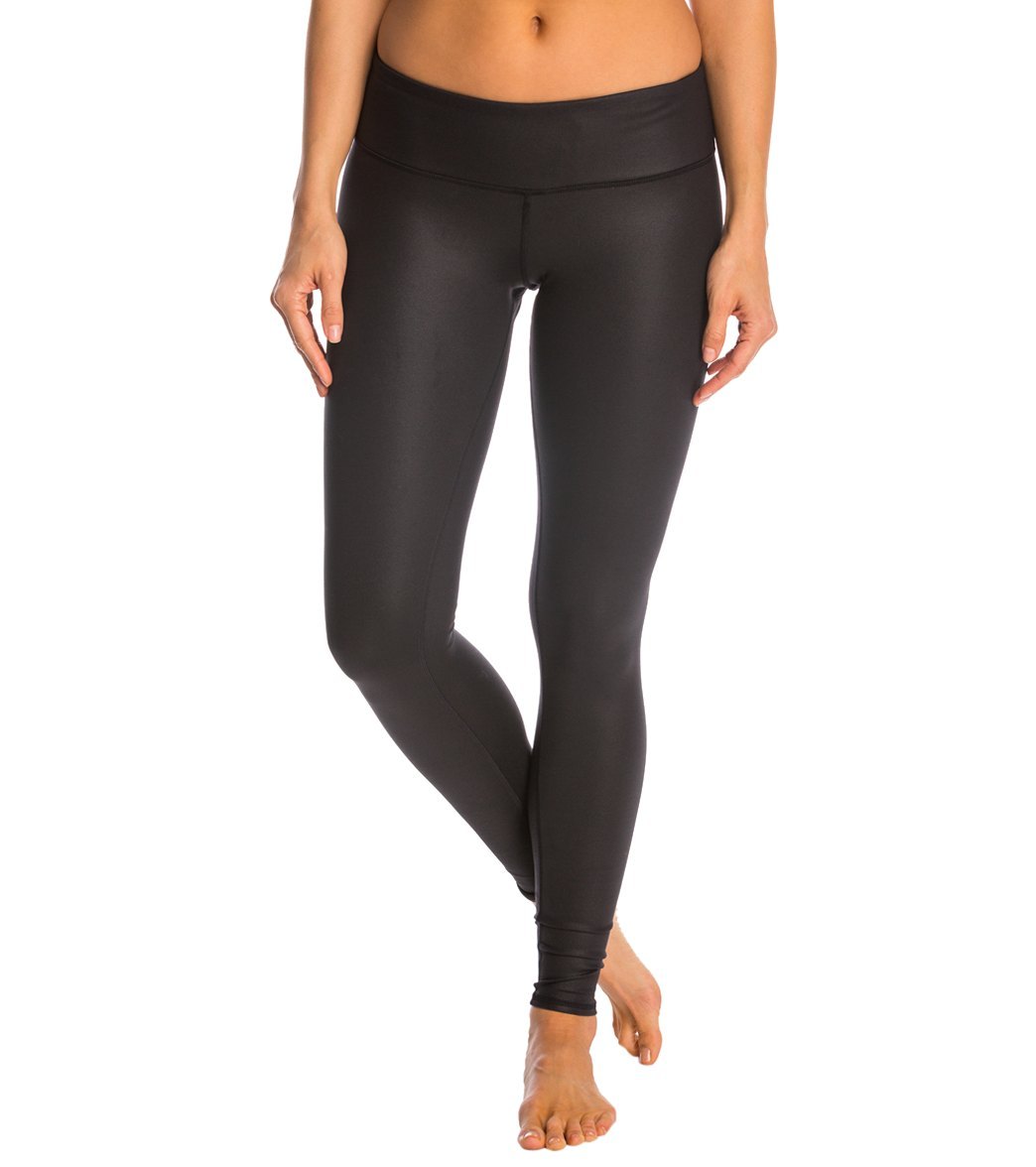 Alo Yoga Airbrush Yoga Leggings at YogaOutlet.com – EverydayYoga.com