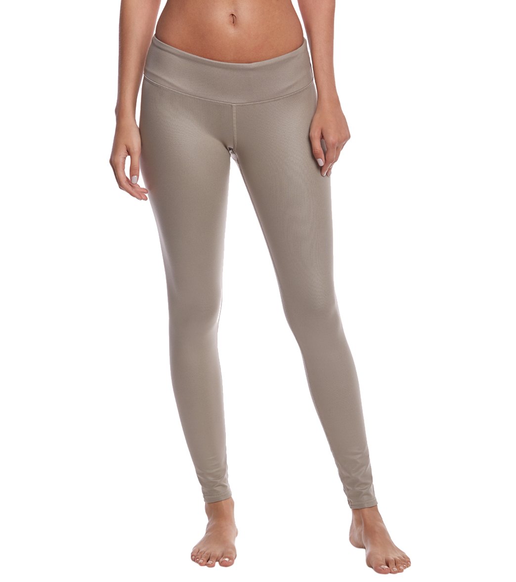 Alo Yoga Airbrush Yoga Leggings at YogaOutlet.com – EverydayYoga.com