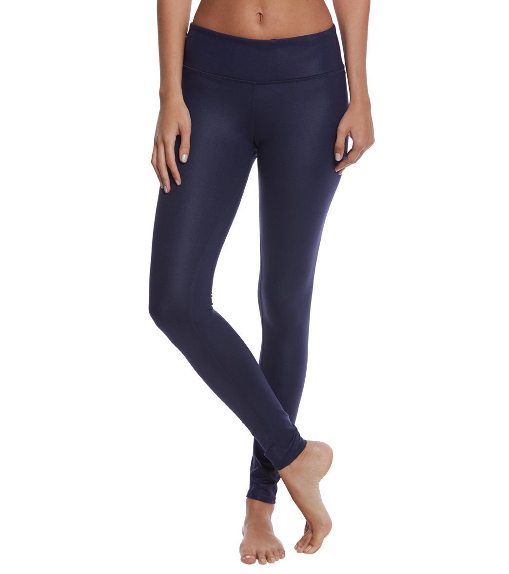 Alo Yoga Airbrush Yoga Leggings at YogaOutlet.com – EverydayYoga.com