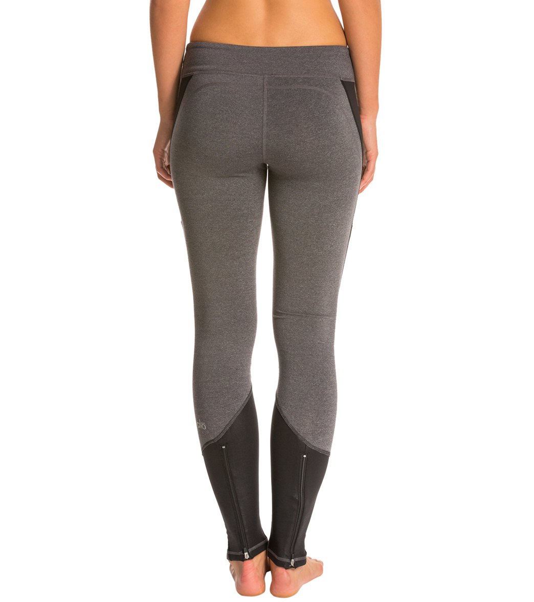 Alo Undertone Yoga Leggings at YogaOutlet.com – EverydayYoga.com