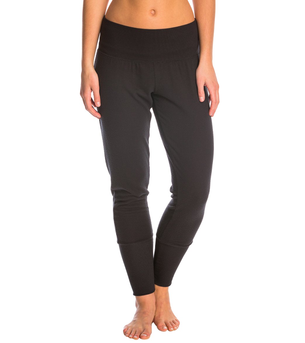 Alo Yoga ヨガパンツ Alo Revive Joggers at YogaOutlet.com - Free Shipping