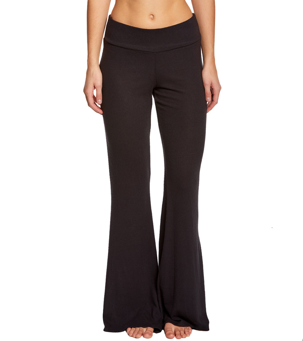 alo yoga フレア　パンツ Alo Yoga Flare Yoga Pants at YogaOutlet.com - Free Shipping