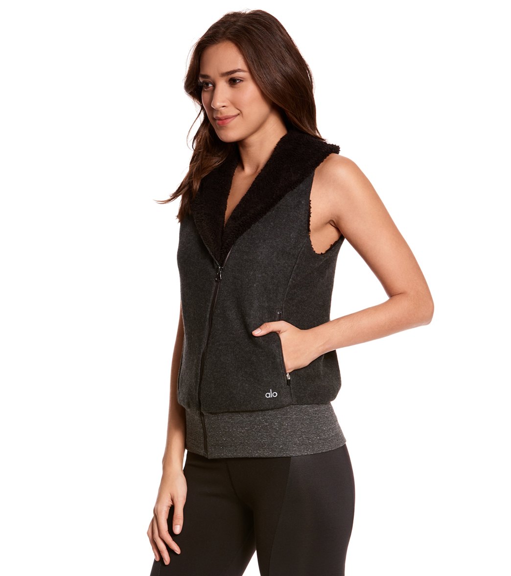 alo yoga ベスト Alo Yoga Flat Iron Vest Coverup at YogaOutlet.com - Free Shipping