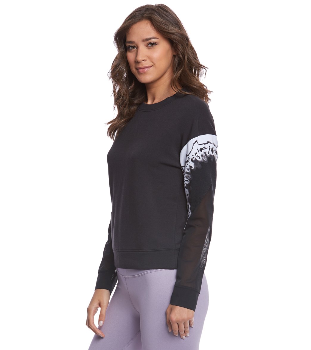 Alo Yoga Verse Yoga Long Sleeve Pullover at YogaOutlet.com - Free