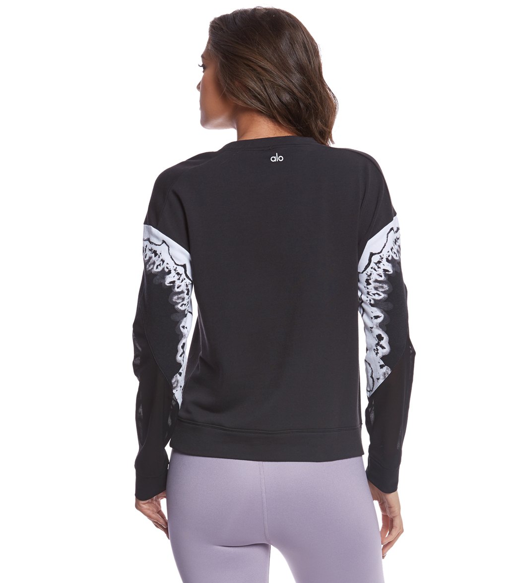 Alo Yoga Verse Yoga Long Sleeve Pullover at YogaOutlet.com