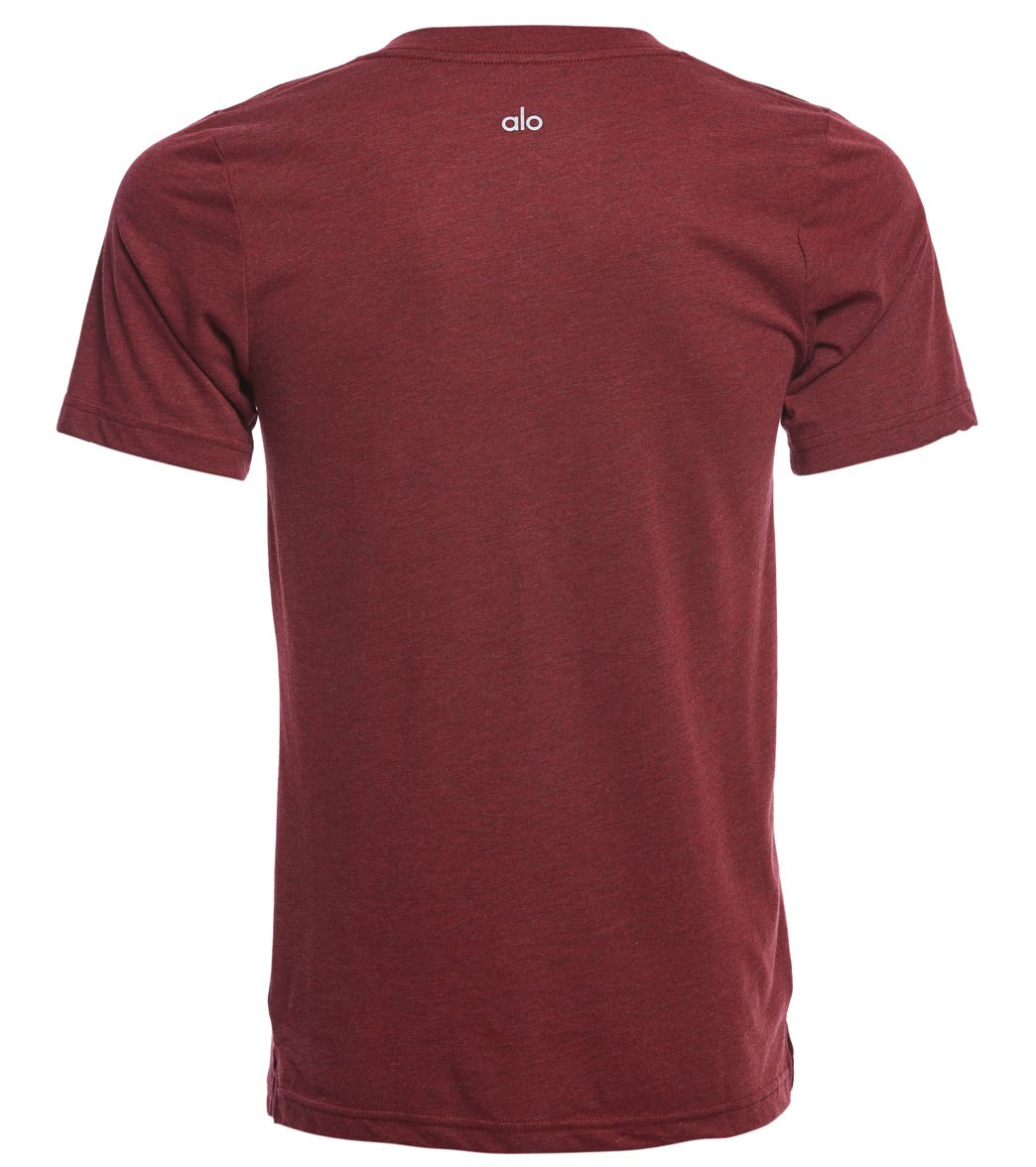 Alo yoga シャツ　バーガンディー Alo Yoga Men's Easy V-Neck Tee at YogaOutlet.com - Free Shipping