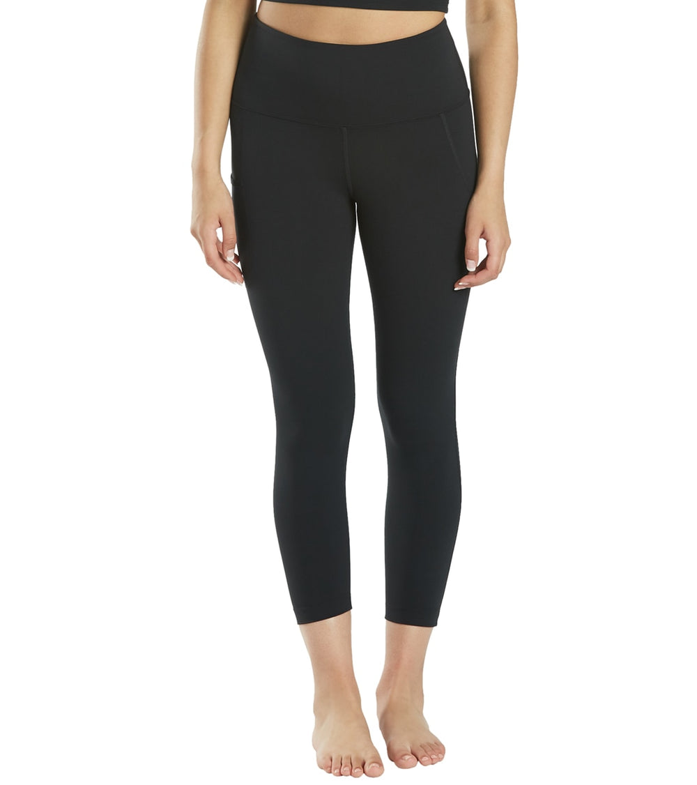 Alo Women's Cropped Athletic Capri Yoga Legging at YogaOutlet.com