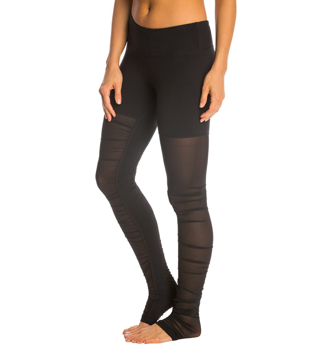 Buy Alo Yoga® Pulse Barre Socks - Black At 27% Off